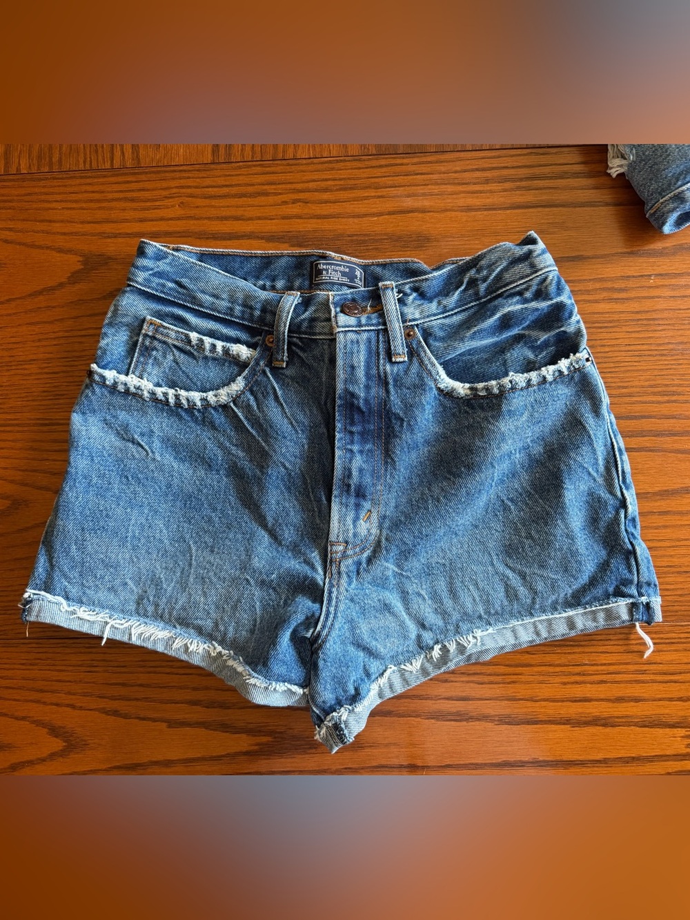 Abercrombie & Fitch High-Rise Frayed Edge Denim Shorts Size 26/2
